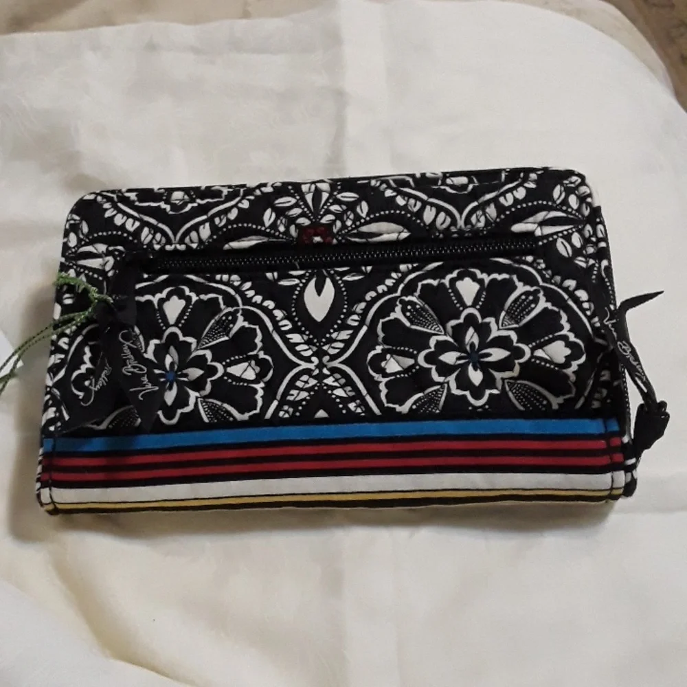 VERA BRADLEY Turn Lock Wallet - Picture 2 of 4